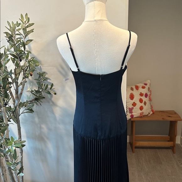 ASTR the Label Navy Pleated Drop Waist Dress New! - Picture 10 of 12
